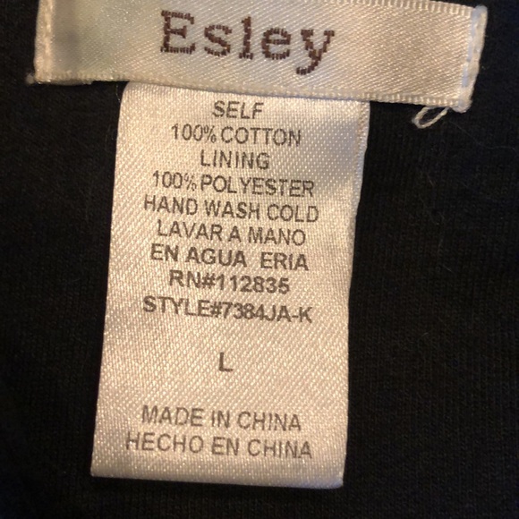 Esley Classic Point collar, synched sleeves, rounded equestrian tail hem - Picture 8 of 9